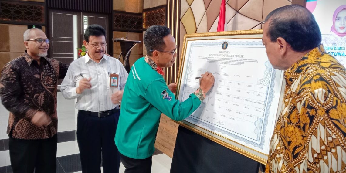 Pimpinan UB Tandatangani Perjanjian Komitmen Keterbukaan Informasi Publik, Langkah Progresif Menuju Transparansi